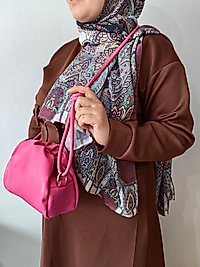 MİNİ BÜZGÜ MIKNATISLI KADIN OMUZ ASKILI ÇANTA